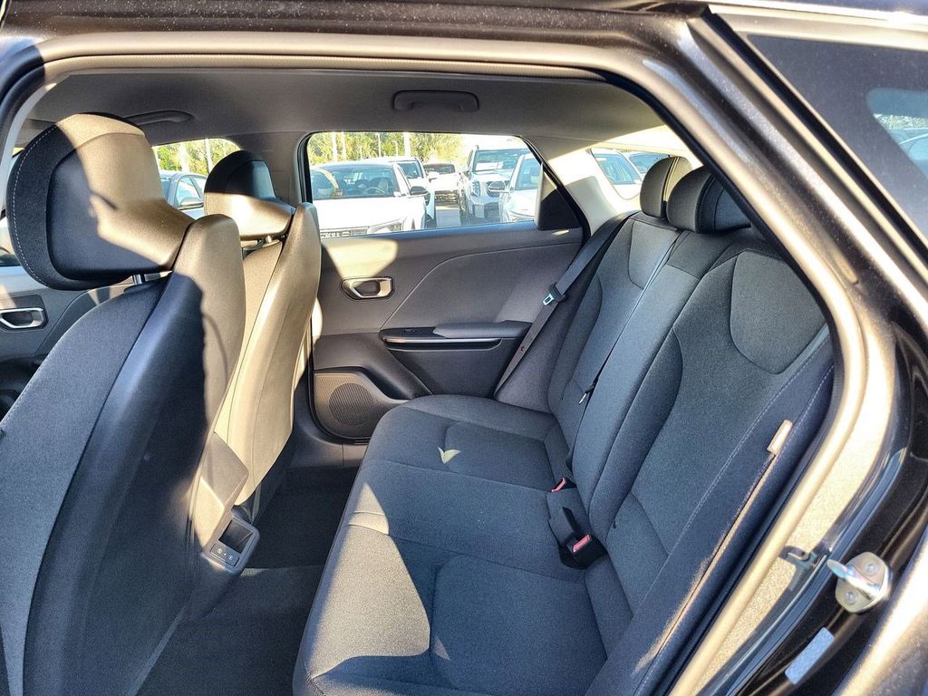 2025 Kia K4 LXS photo 14