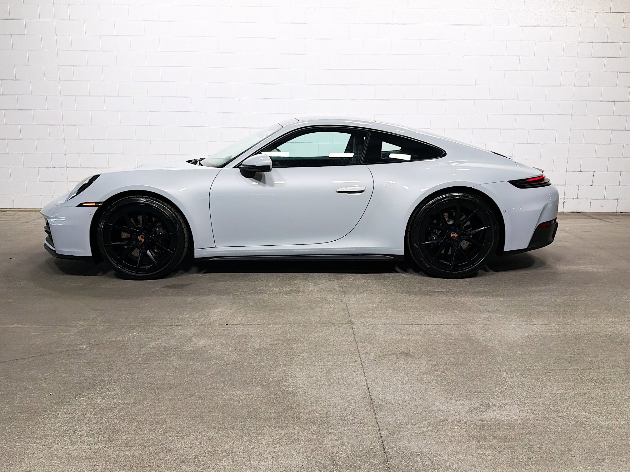 2025 Porsche 911 photo 2