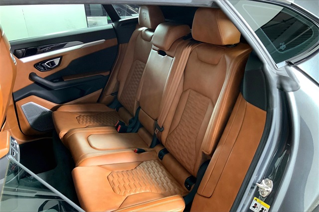 2019 Lamborghini Urus Base photo 20