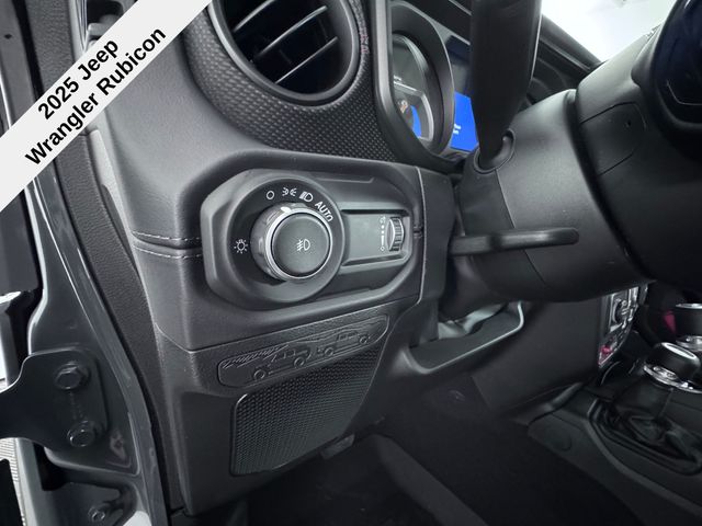 2025 Jeep Wrangler Rubicon photo 31