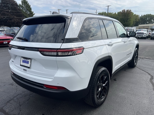 2025 Jeep Grand Cherokee Altitude photo 3