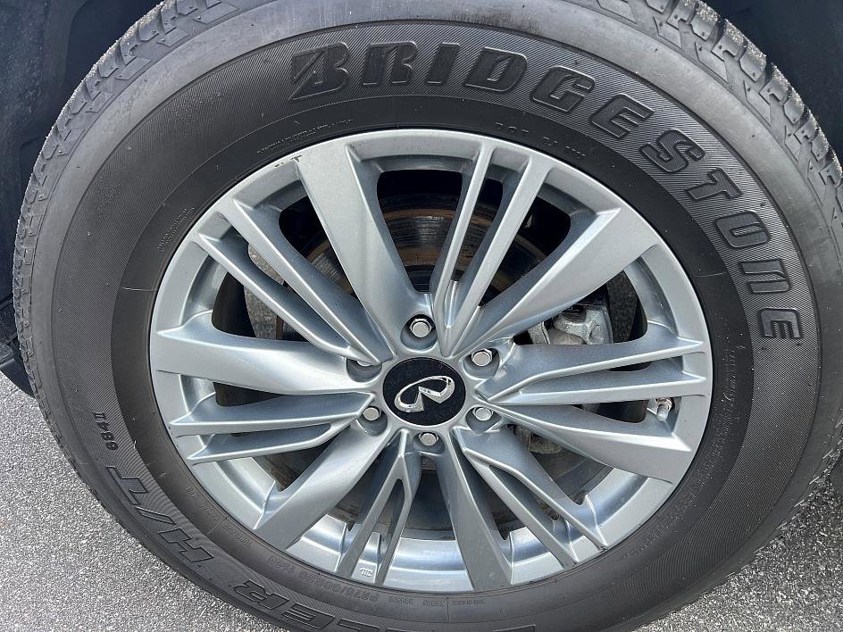 2023 Infiniti QX80 Luxe photo 7