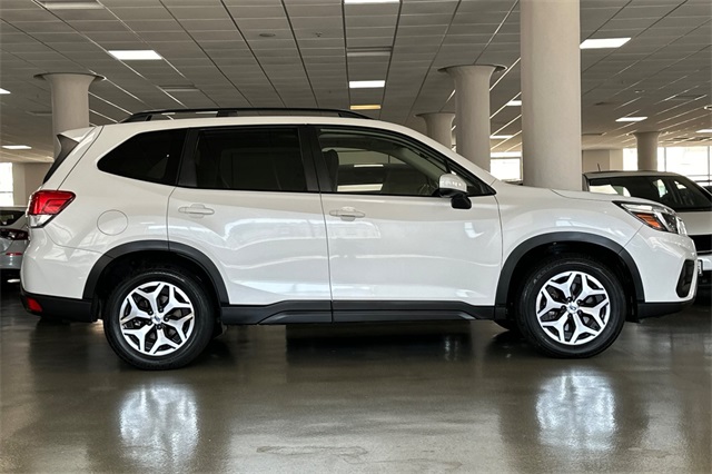 2021 Subaru Forester Premium photo 3