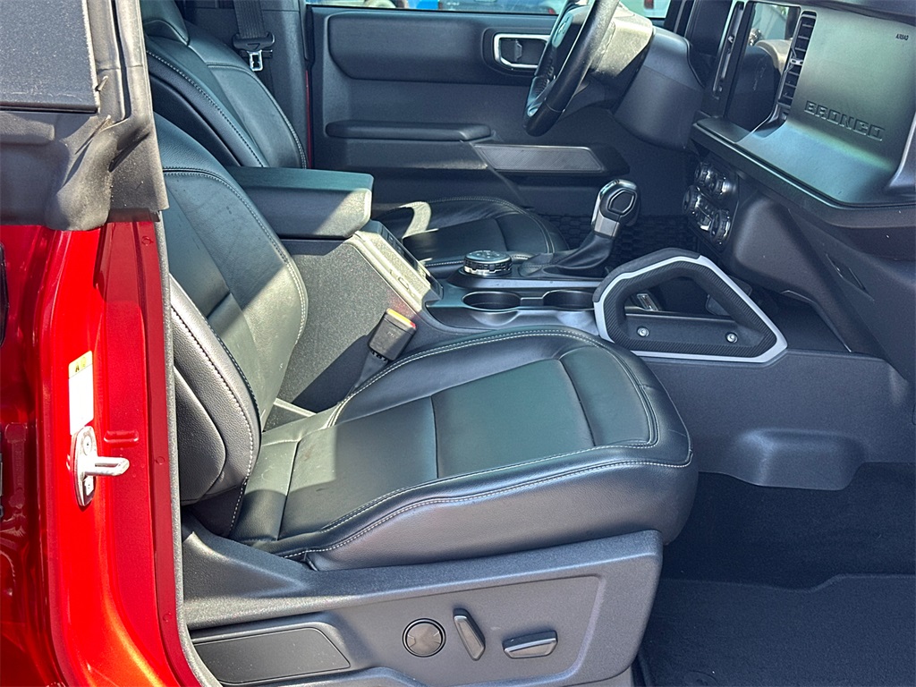 2021 Ford Bronco First Edition photo 12