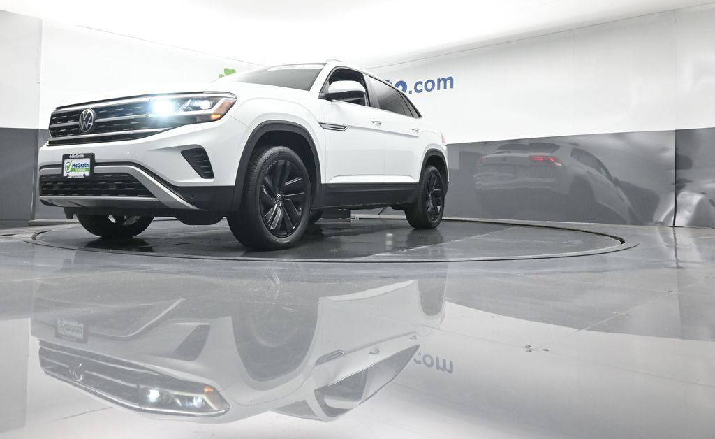 2023 Volkswagen Atlas Cross Sport SE Technology photo 4