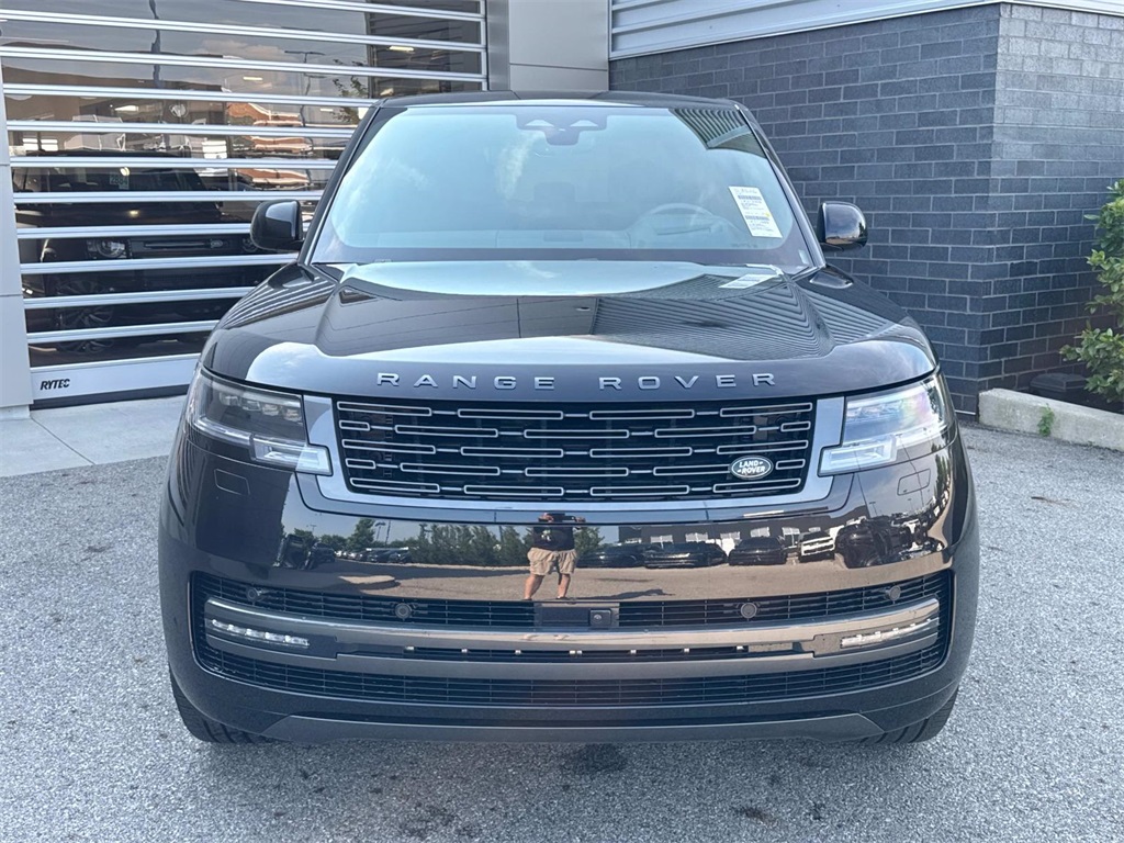 2025 Land Rover Range Rover SE photo 2