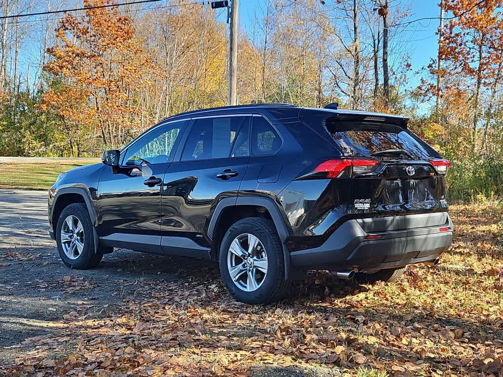 2022 Toyota RAV4 Hybrid LE photo 2