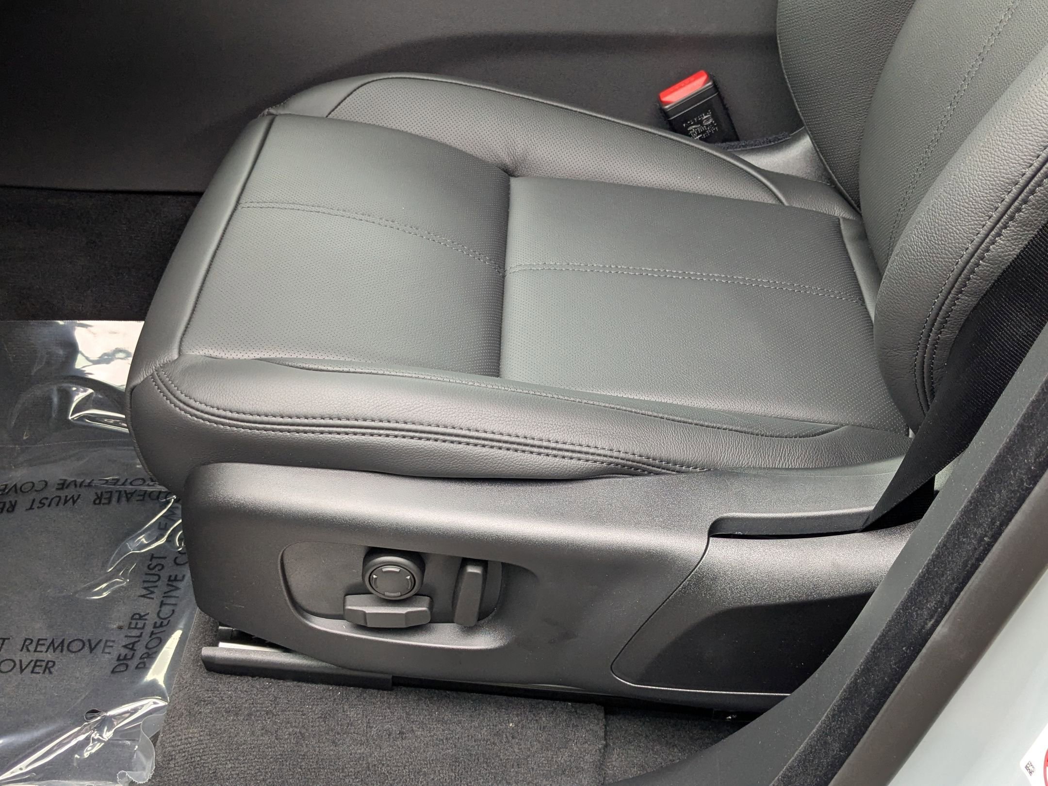 2026 Land Rover Range Rover Velar SE photo 3