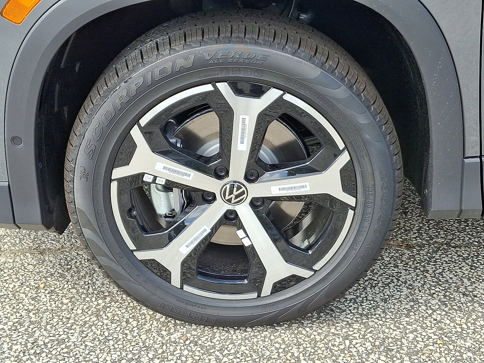 2025 Volkswagen Tiguan SE photo 3