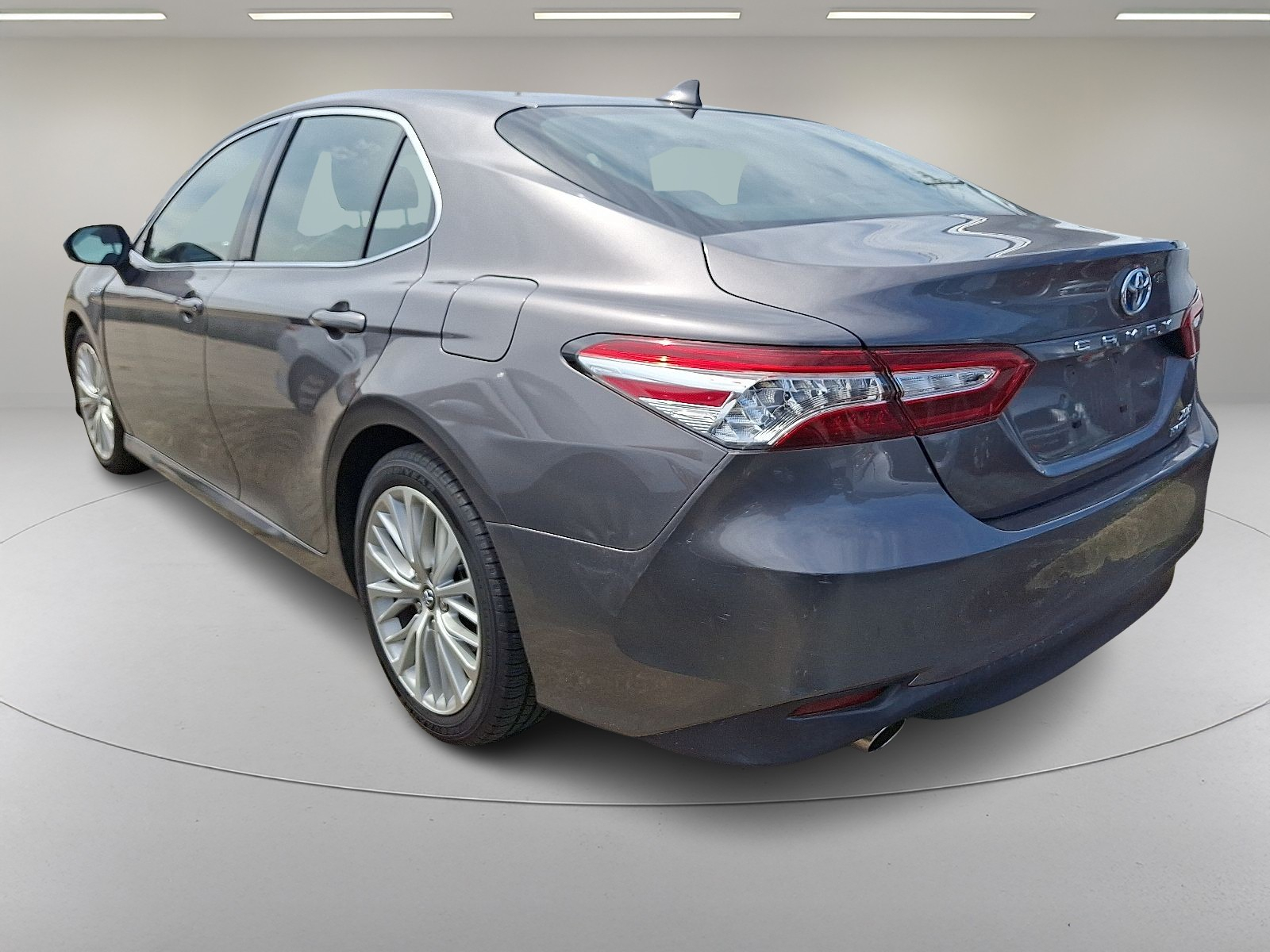 2019 Toyota Camry Hybrid XLE photo 6