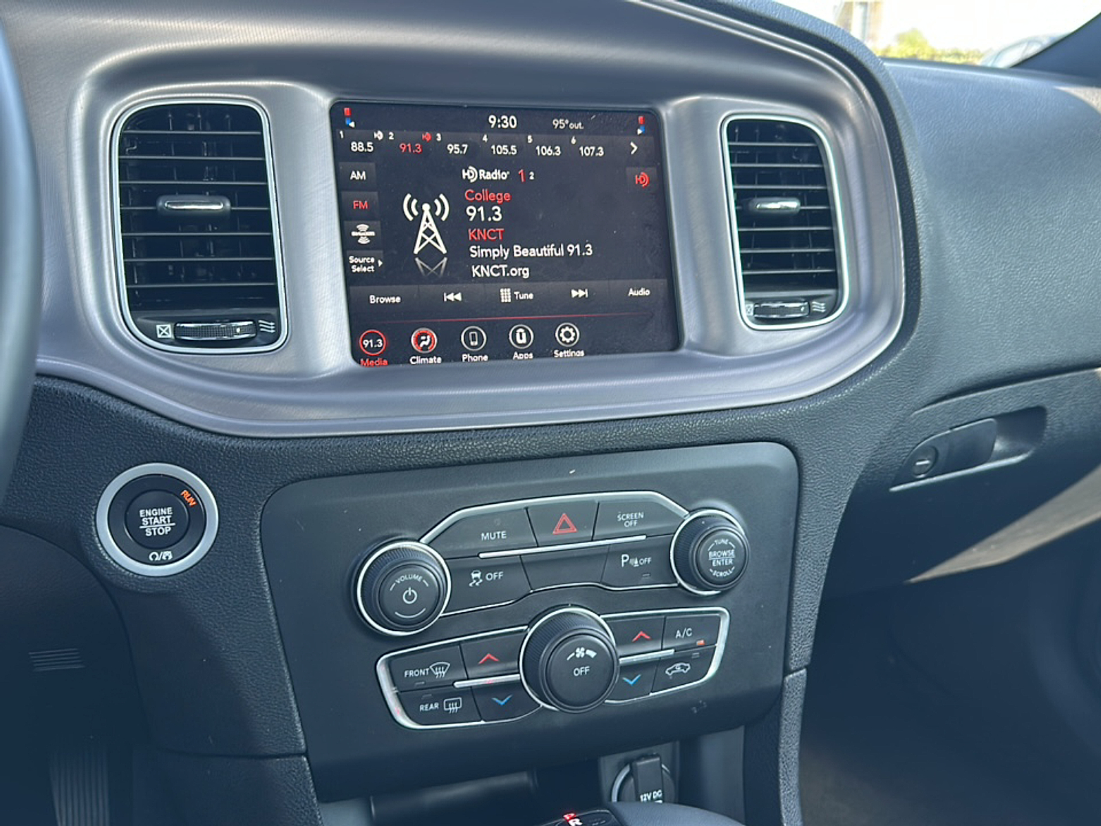 2023 Dodge Charger SXT photo 9
