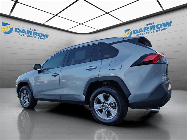 2022 Toyota RAV4 Hybrid XLE photo 2