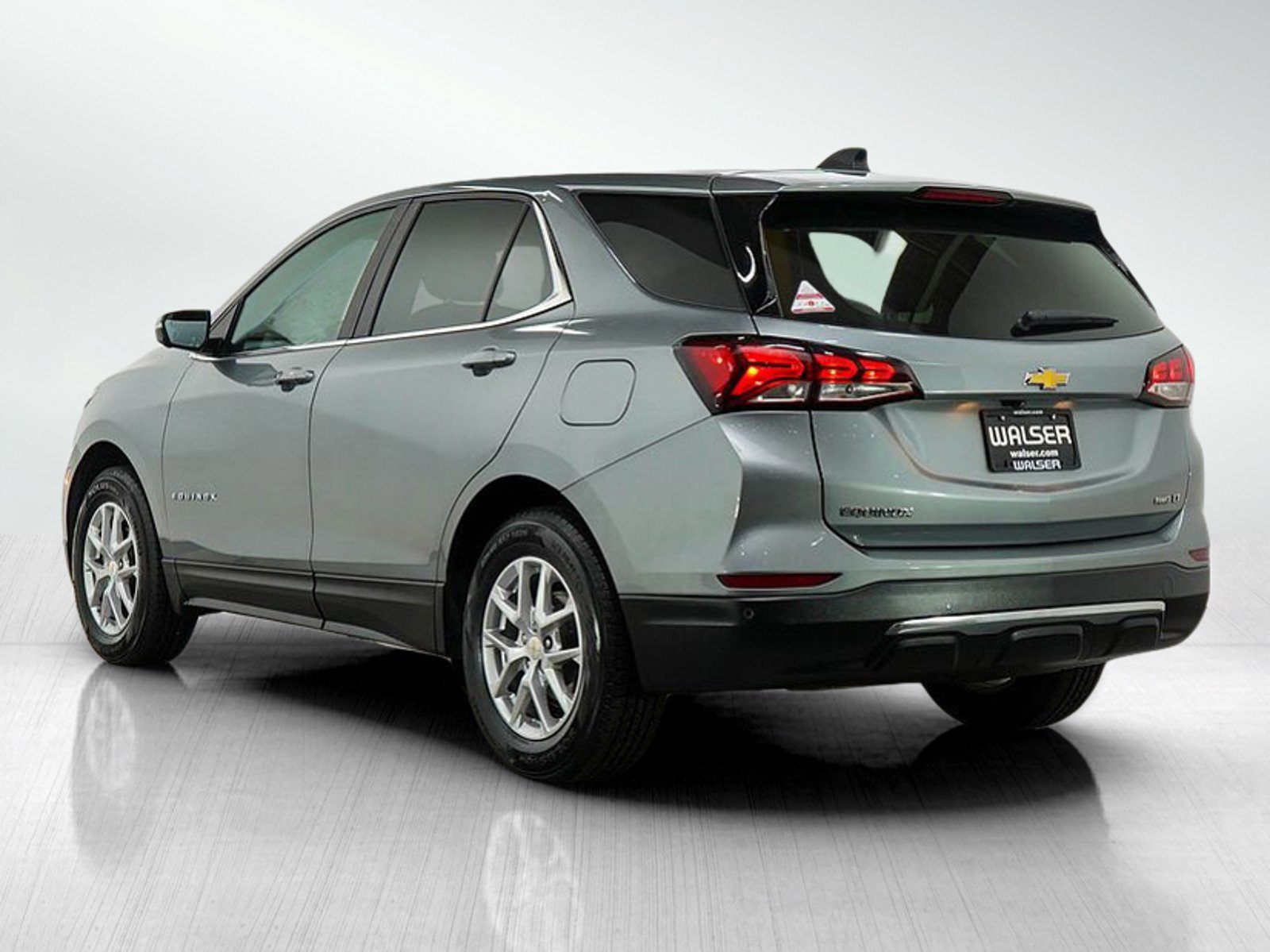 2024 Chevrolet Equinox LT photo 3