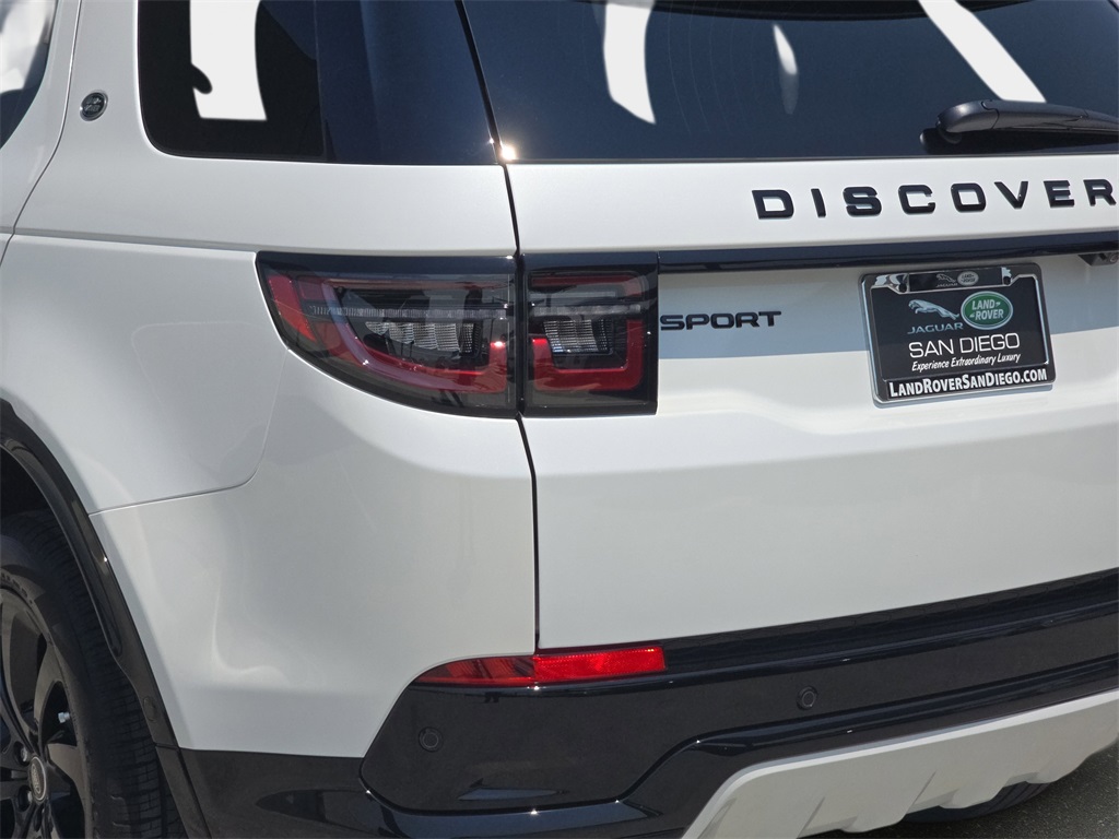 2025 Land Rover Discovery Sport SE photo 23