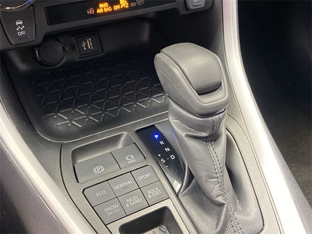 2024 Toyota RAV4 XLE photo 29