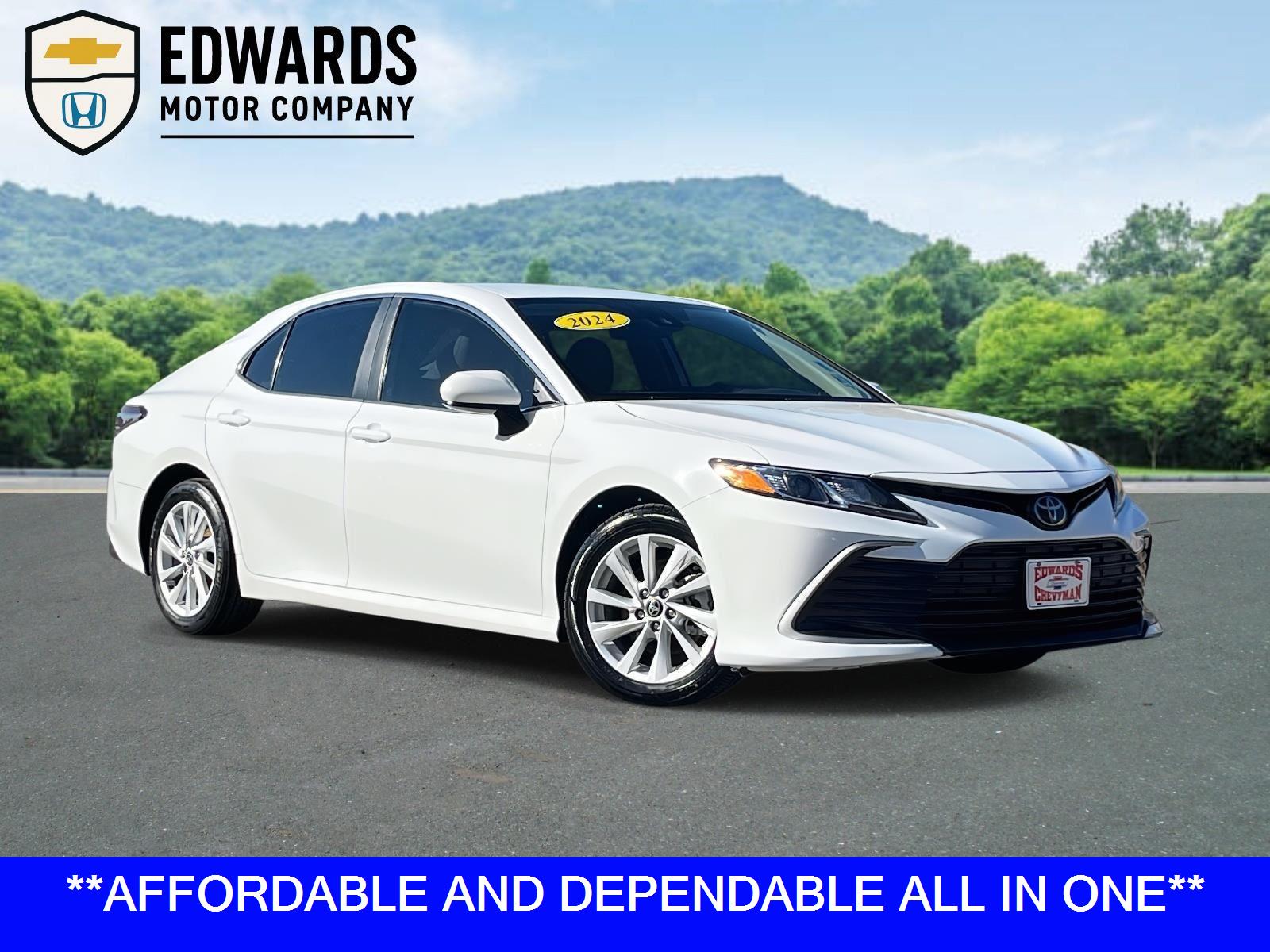 2024 Toyota Camry LE's photo