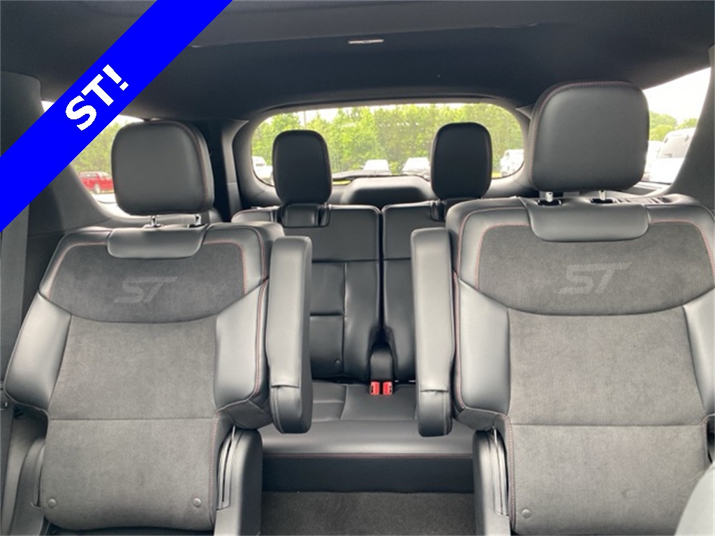 2025 Ford Explorer ST photo 7