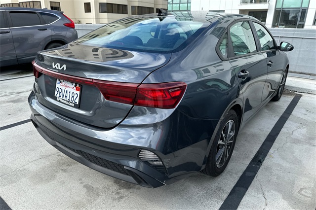 2022 Kia Forte LXS photo 2