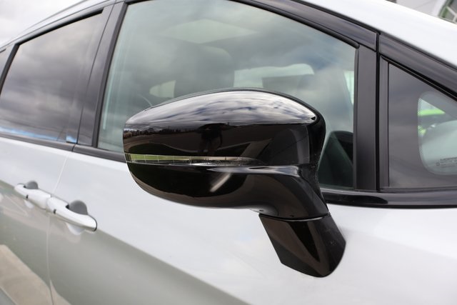 2026 Chrysler Pacifica Limited photo 2