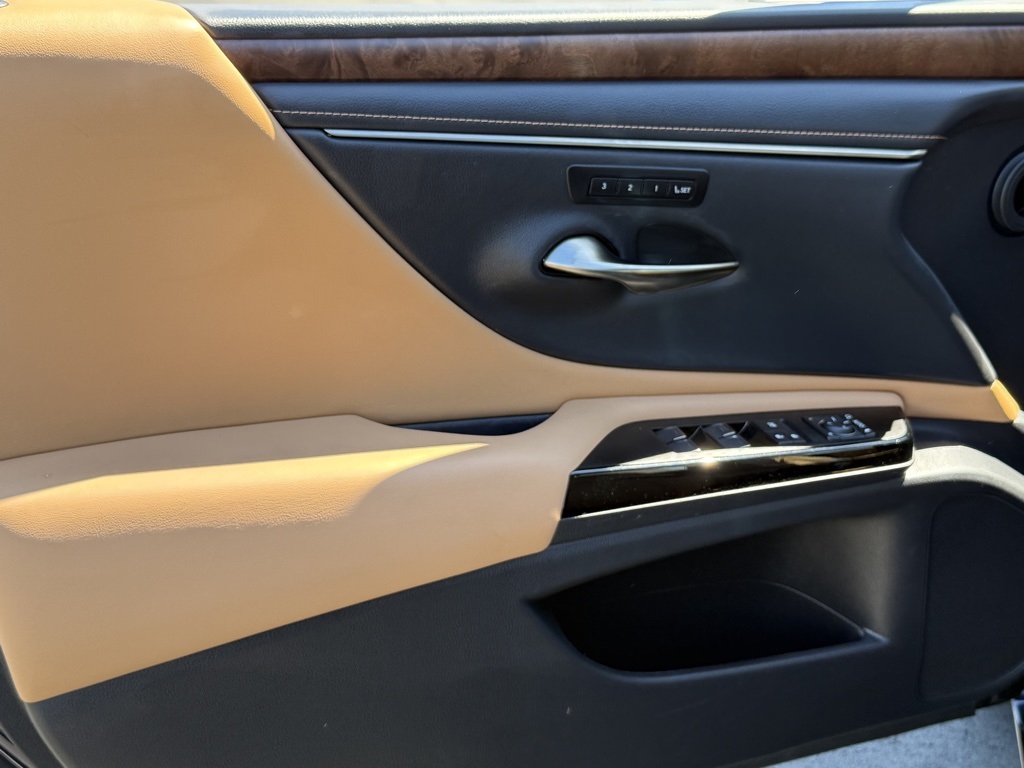 2023 Lexus ES 350 photo 13