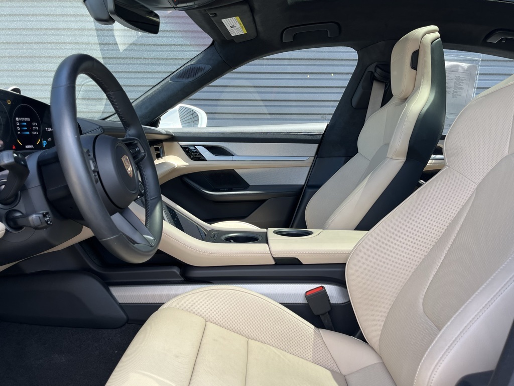 2020 Porsche Taycan Turbo S photo 14