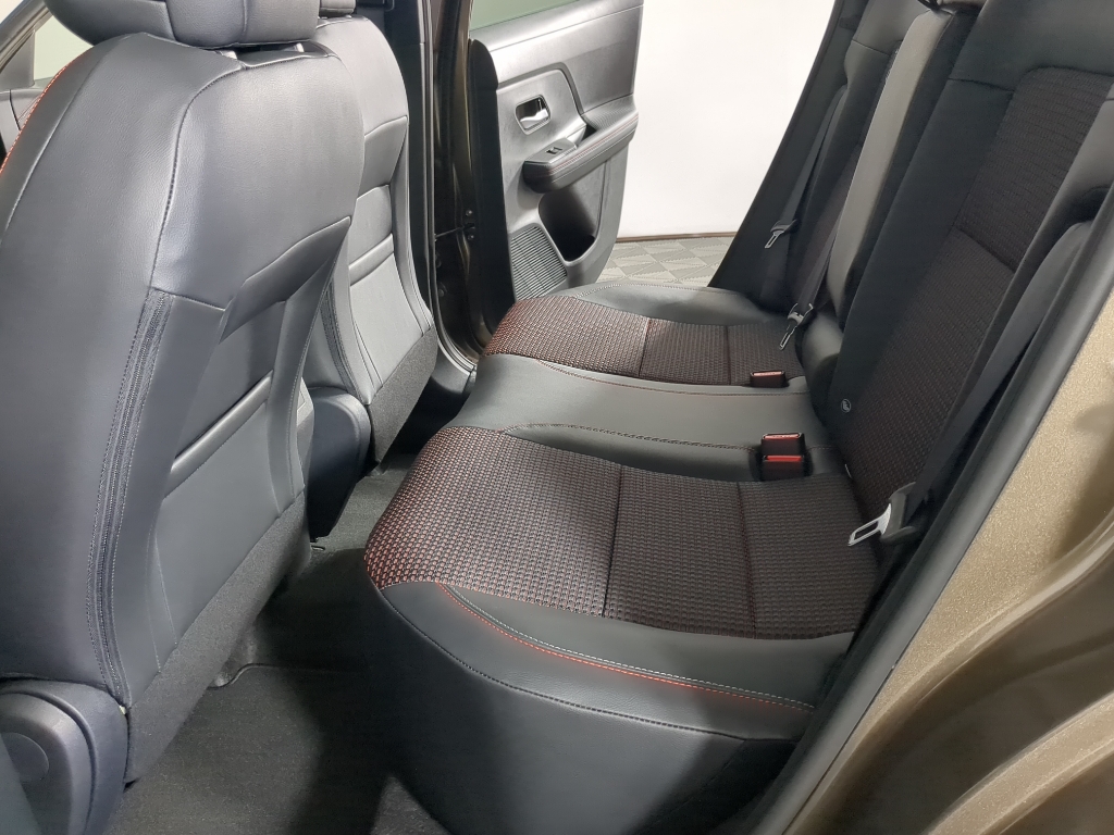2025 Nissan Kicks SR photo 9