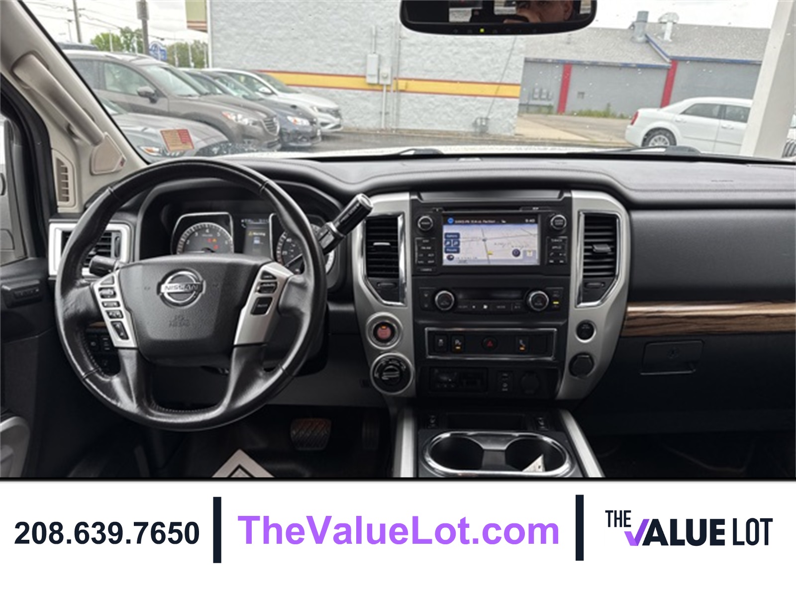 2018 Nissan Titan SL photo 14