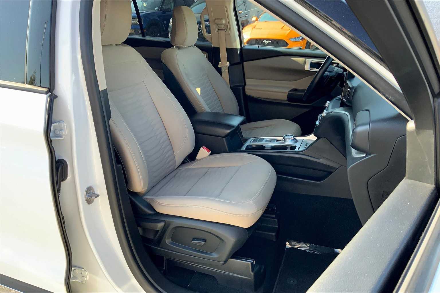 2020 Ford Explorer XLT photo 8