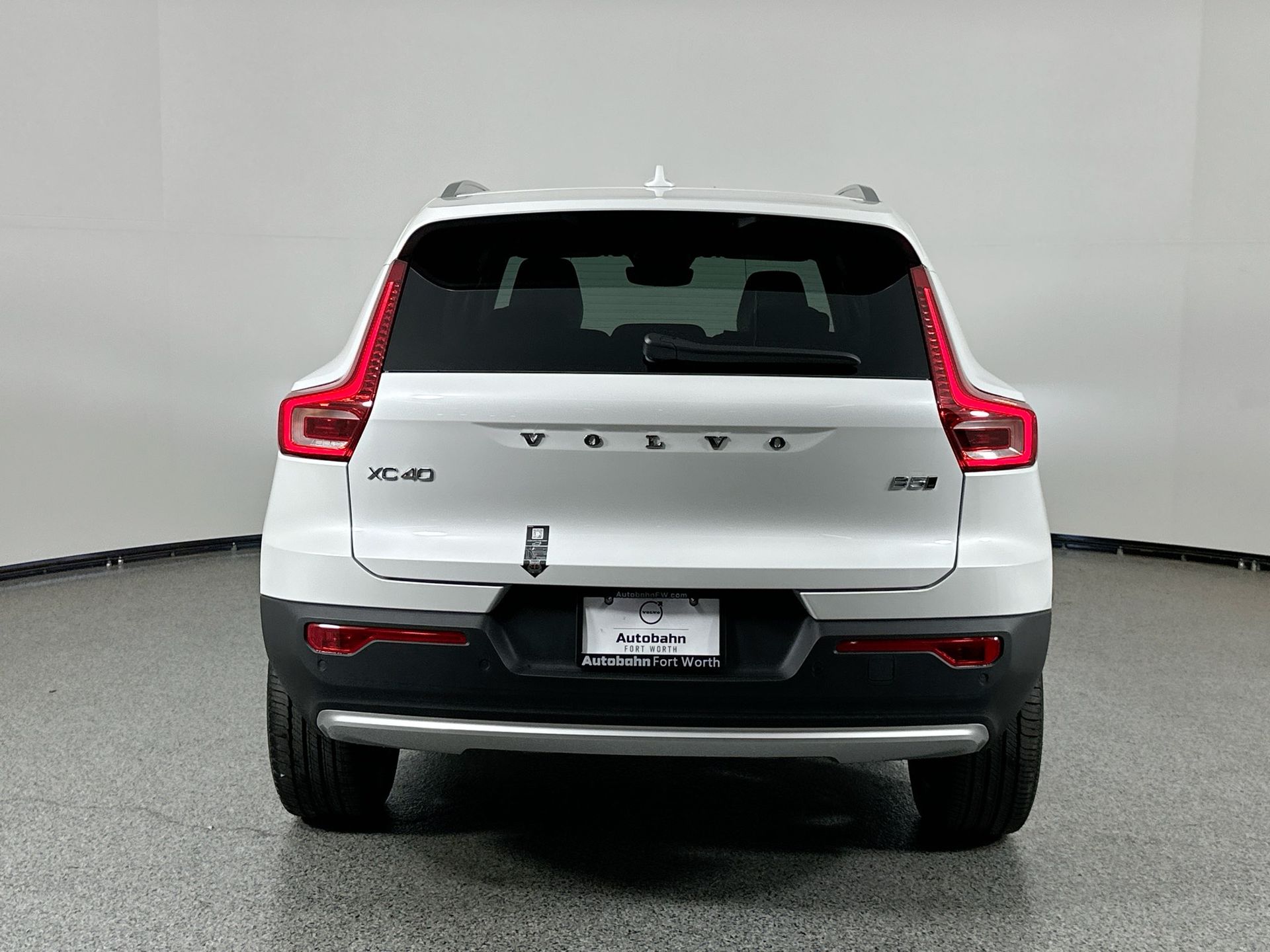 2025 Volvo XC40 AWD Plus photo 5