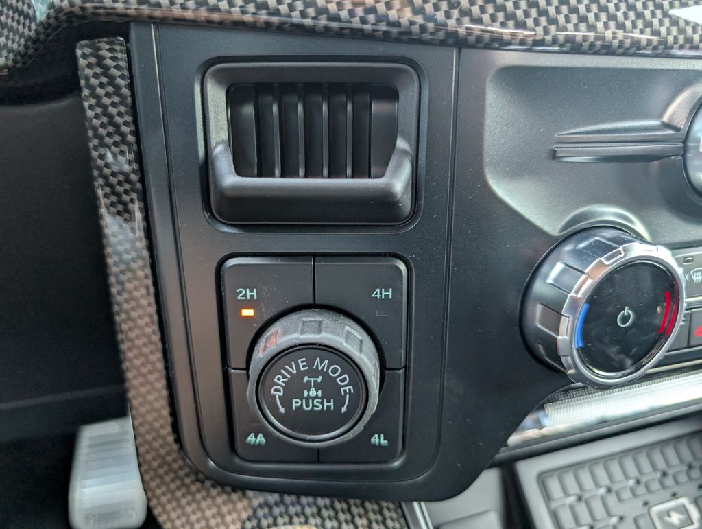 2025 Ford F-150 Lariat photo 18