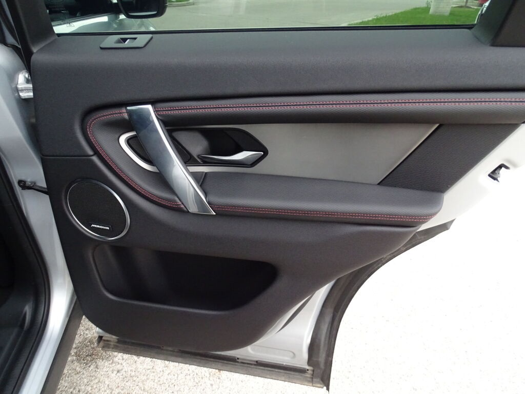 2022 Land Rover Discovery Sport S R-Dynamic photo 9