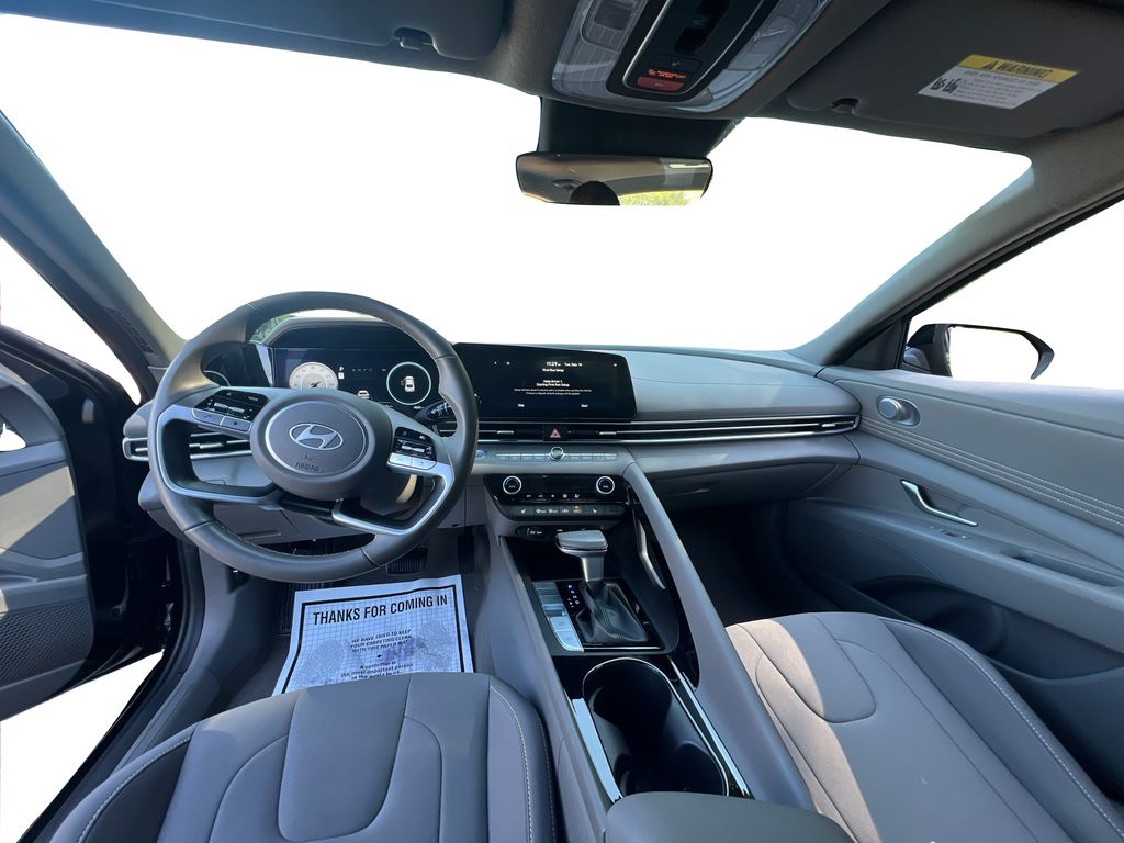 2025 Hyundai Elantra SEL Convenience photo 12