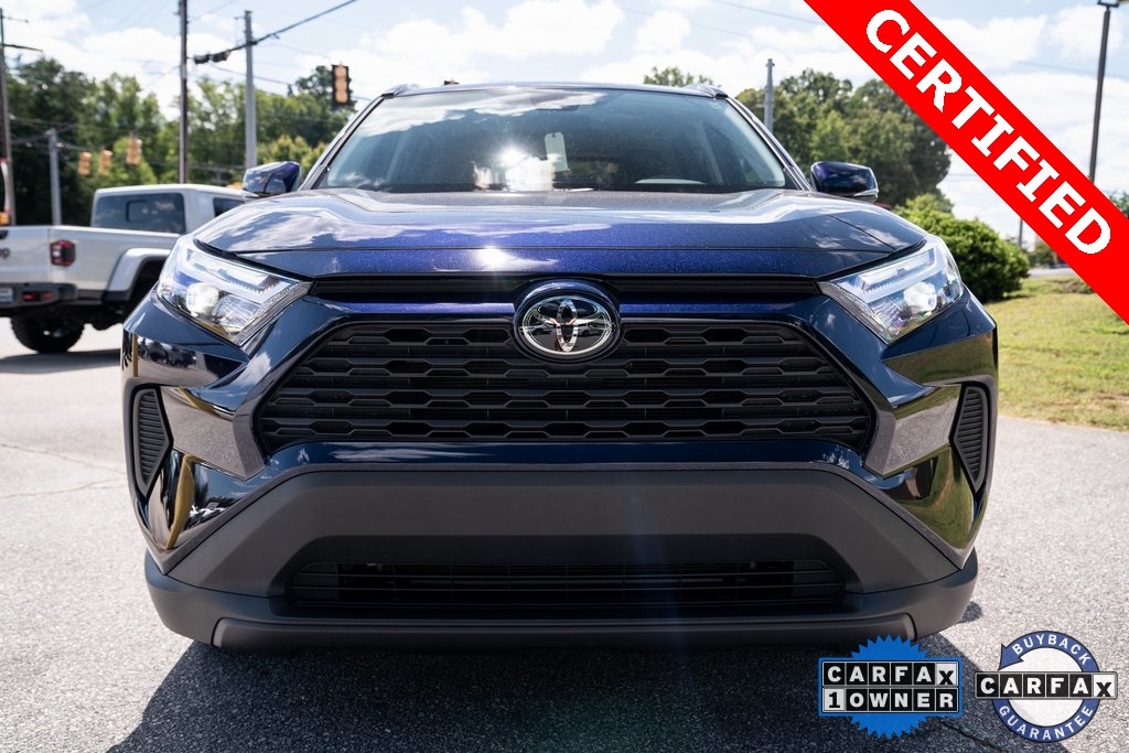 2022 Toyota RAV4 XLE photo 2