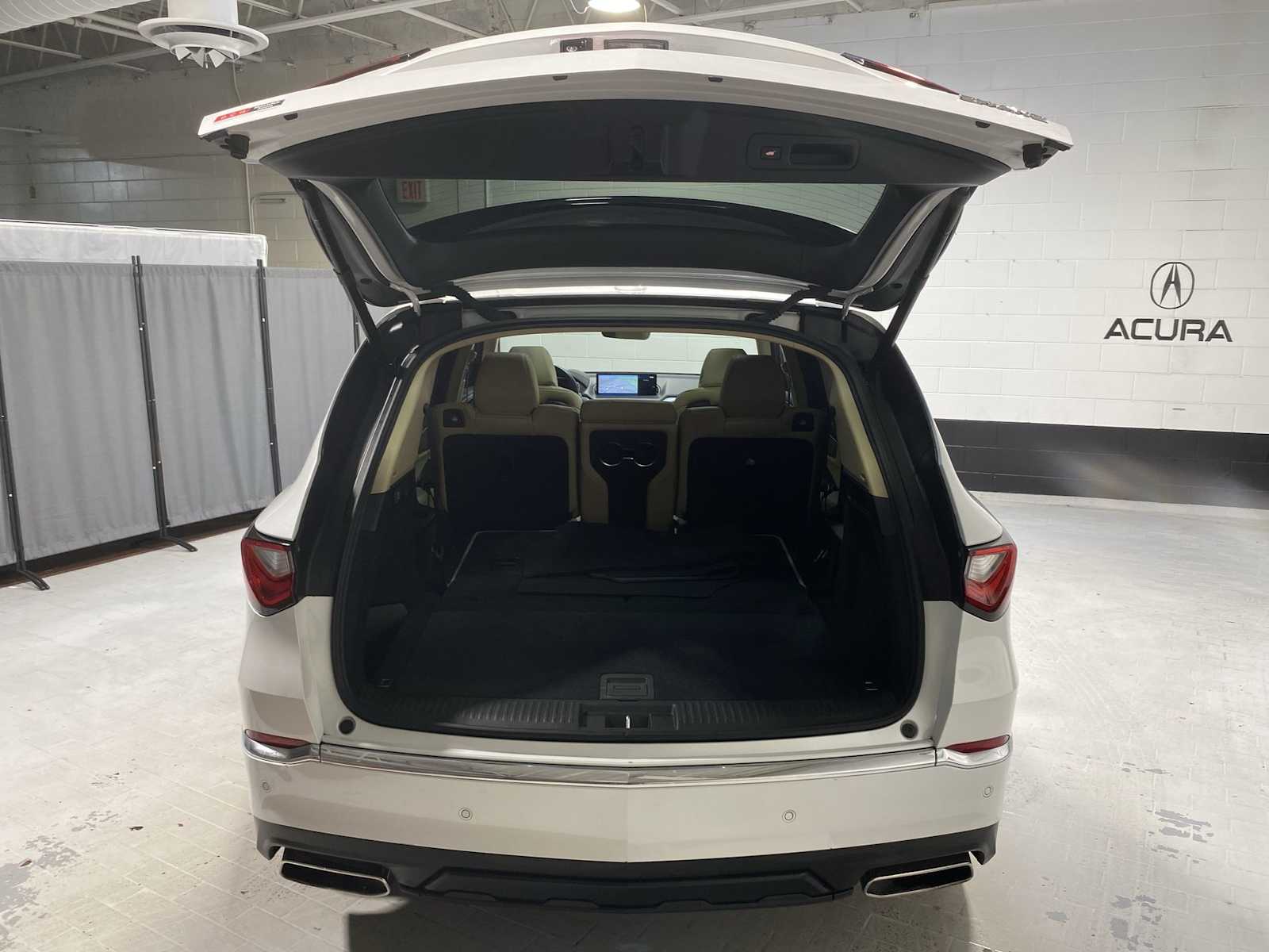 2023 Acura MDX Technology SH-AWD photo 18