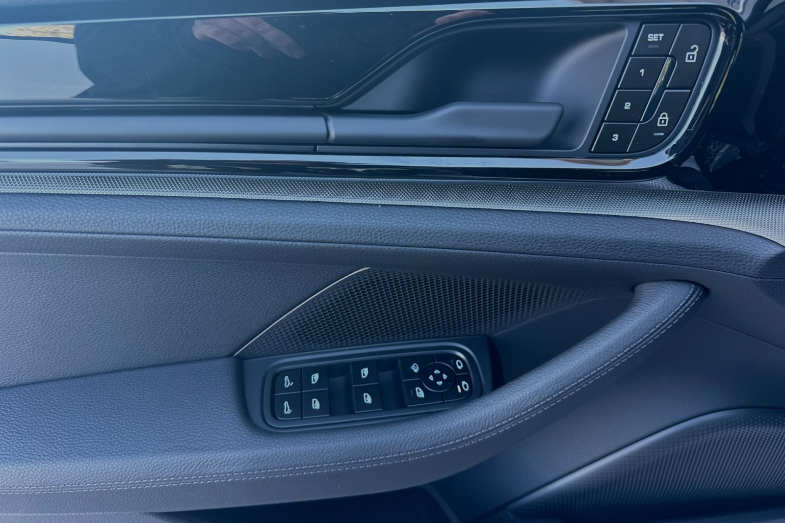 2025 Porsche Panamera 4 photo 12
