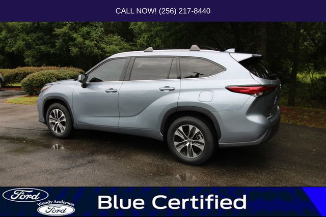 2021 Toyota Highlander XLE photo 3