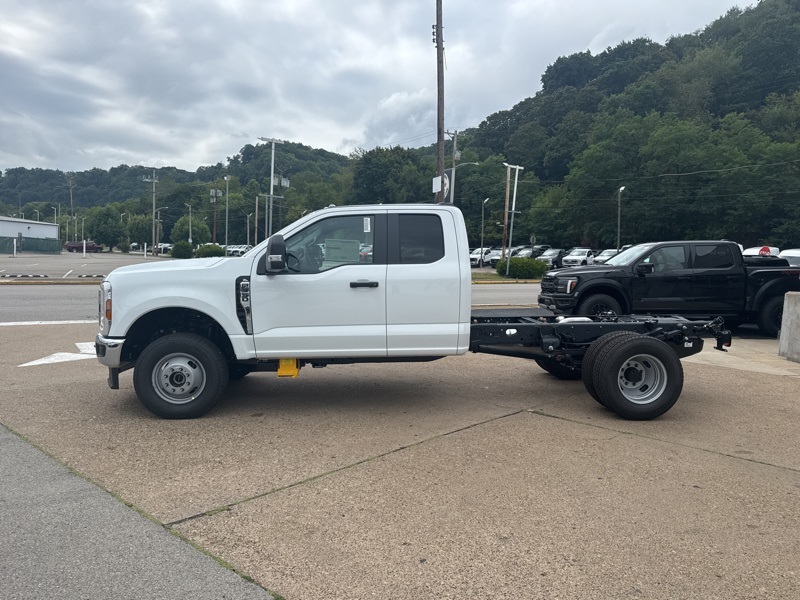 2025 Ford F-350 XL photo 4