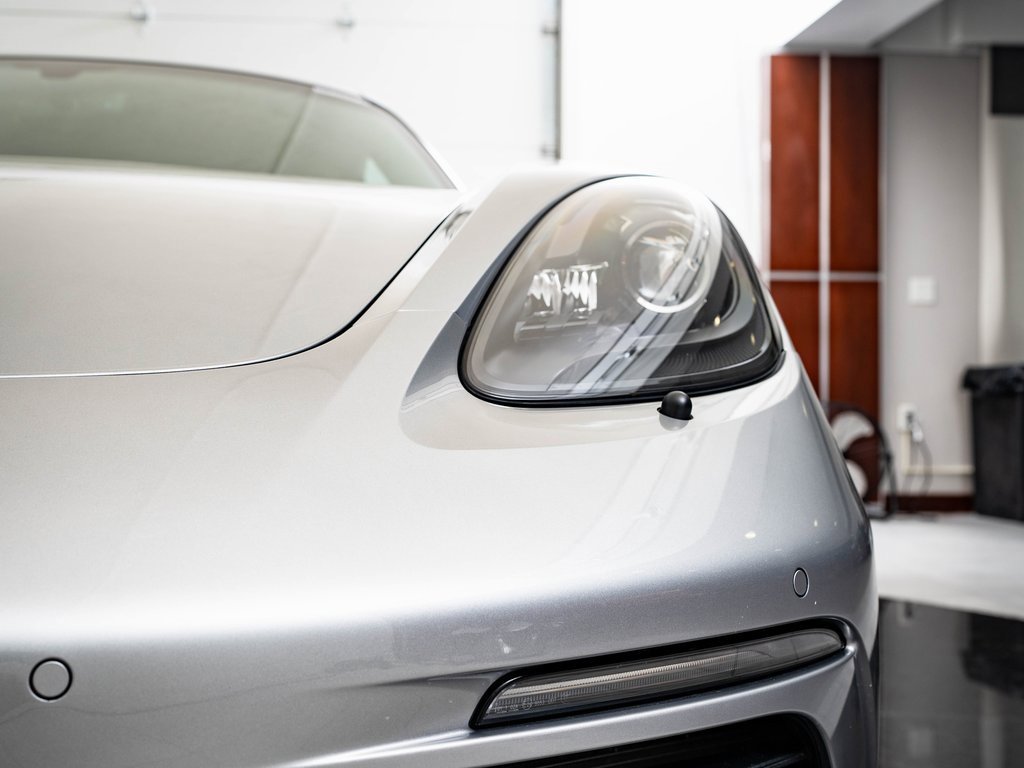 2023 Porsche Cayman T photo 12