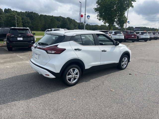 2025 Nissan Kicks Play S photo 3