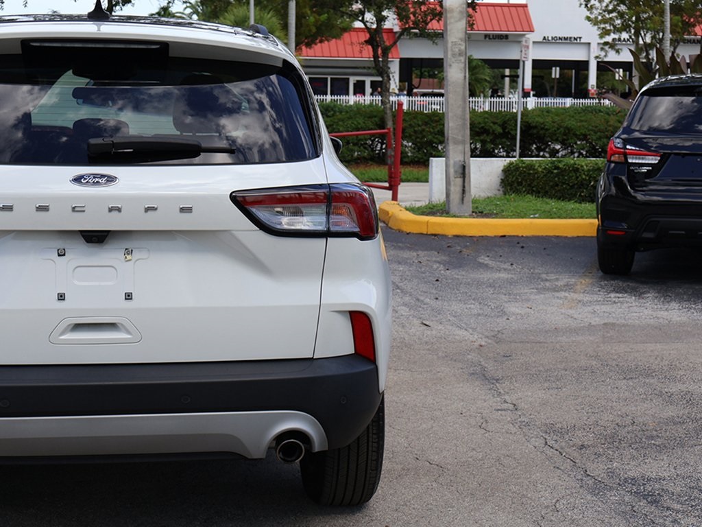 2022 Ford Escape SEL photo 18