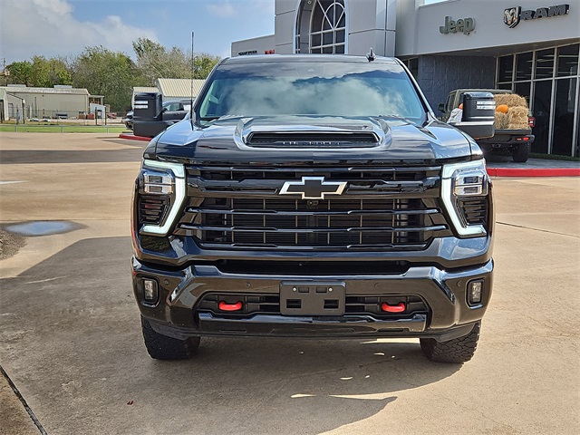 2025 Chevrolet Silverado 2500HD LT photo 2