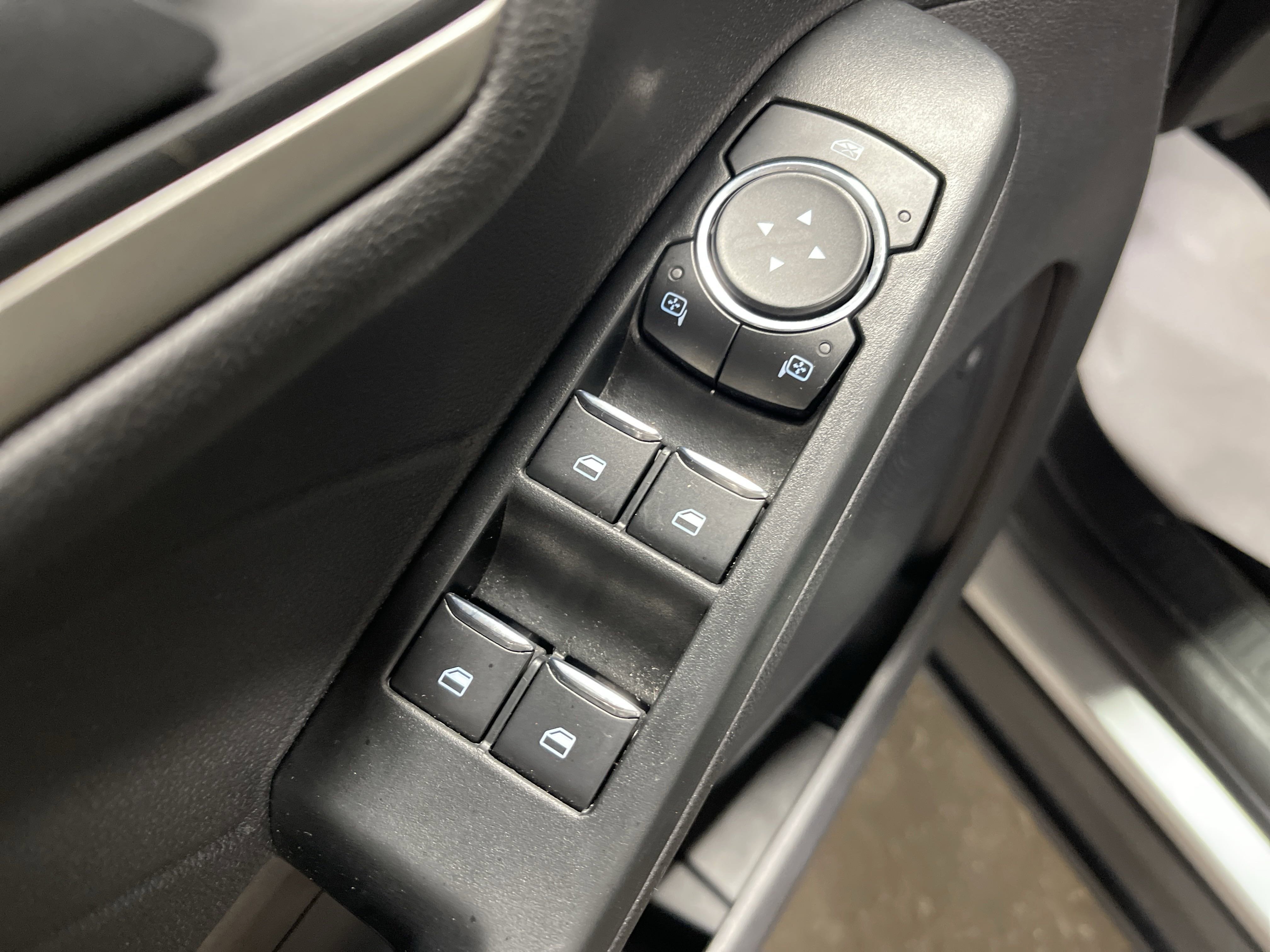 2022 Ford Escape SE photo 2