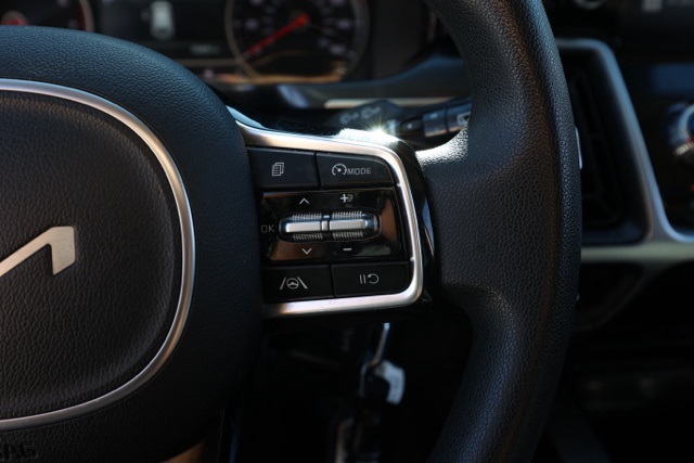 2023 Kia Sorento LX photo 25