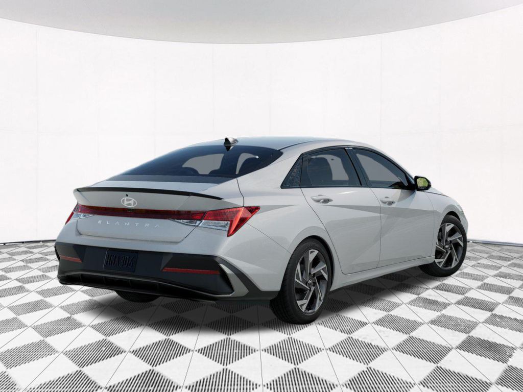 2025 Hyundai Elantra SEL Sport photo 3