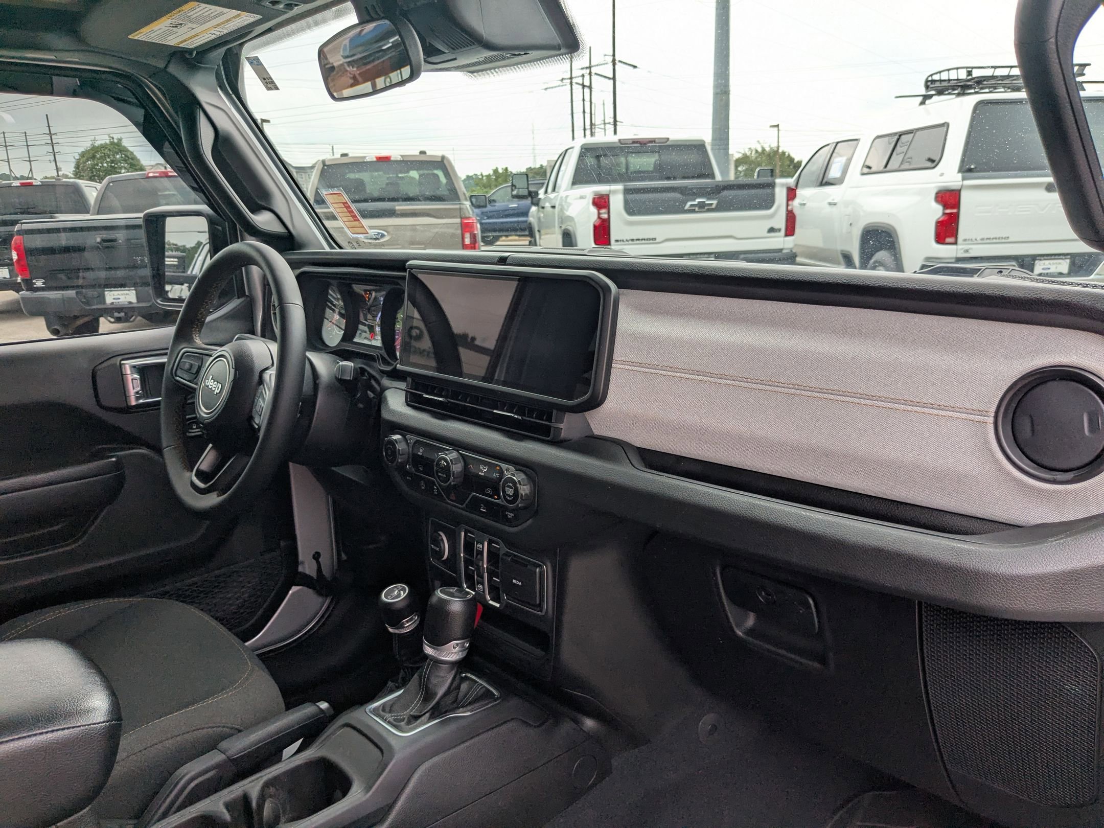 2024 Jeep Wrangler Sport S photo 25