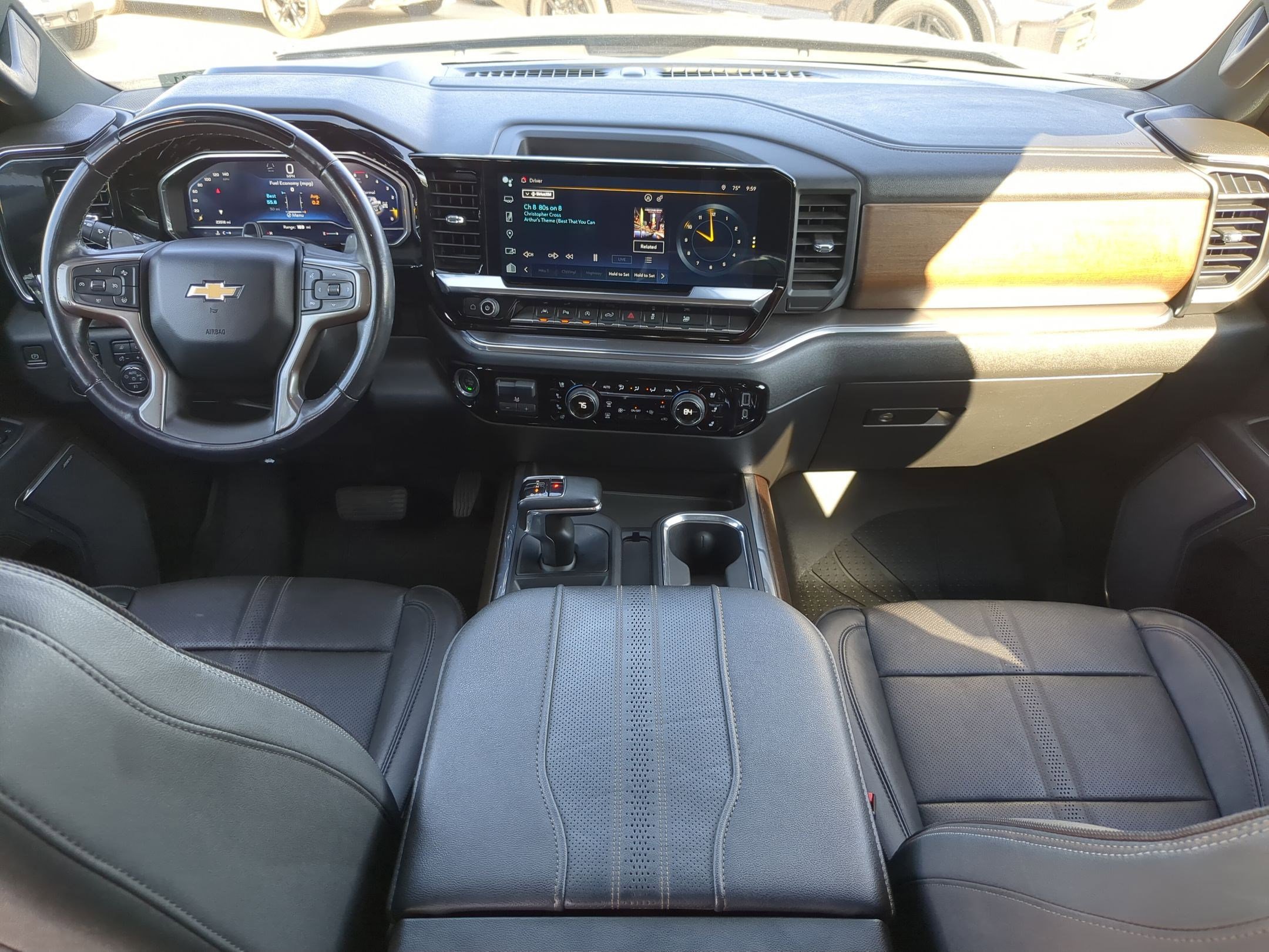 2023 Chevrolet Silverado 1500 High Country photo 18