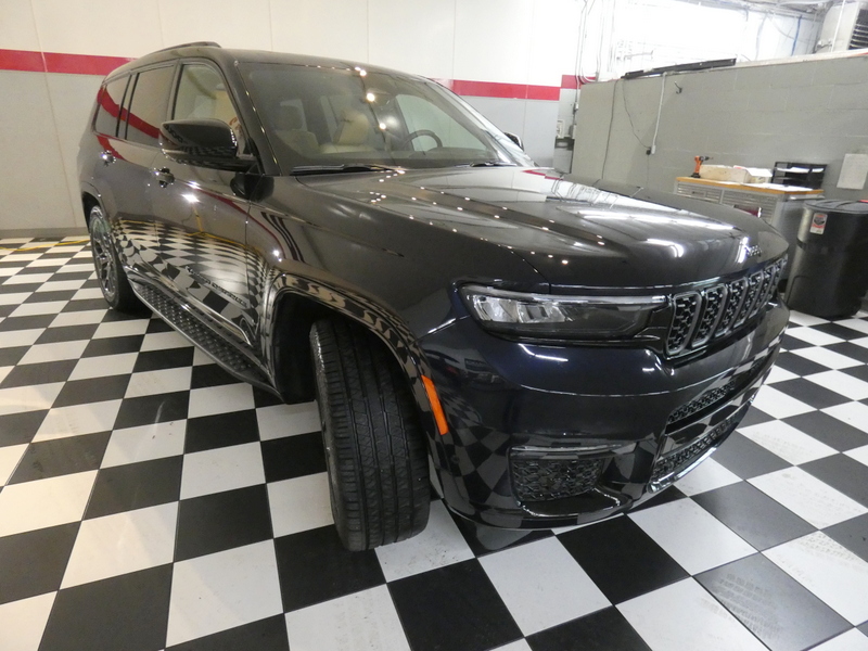 2024 Jeep Grand Cherokee L Summit photo 3