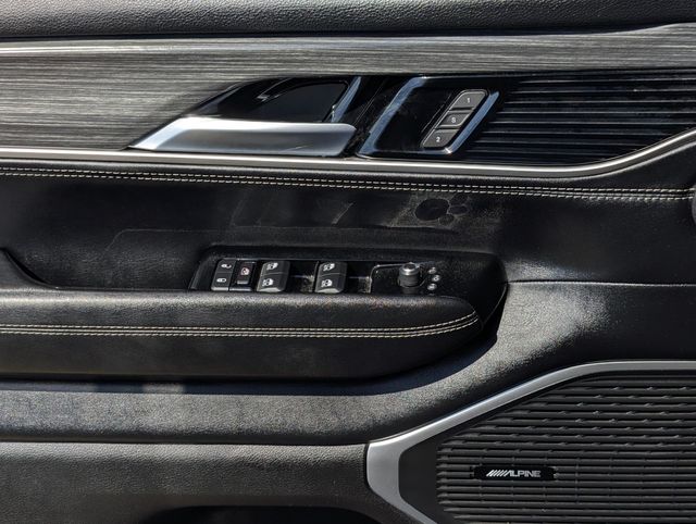 2023 Jeep Wagoneer L Series II photo 18
