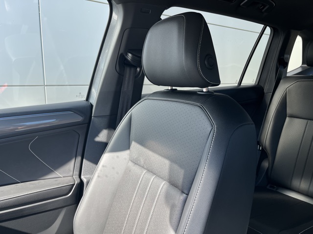 2024 Volkswagen Tiguan SE R-Line Black photo 45