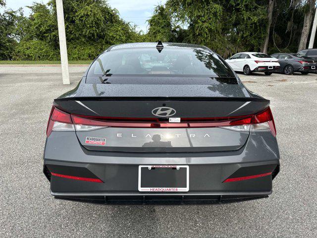 2025 Hyundai Elantra SEL Sport photo 2